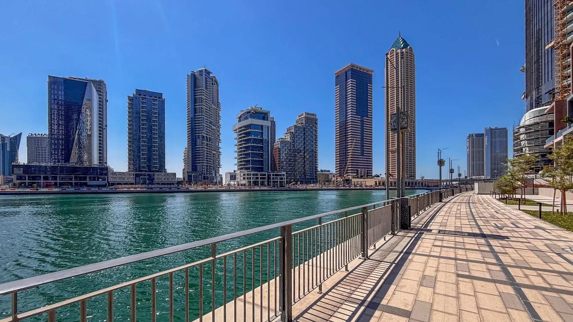 Frank Porter - Peninsula Five Dubai 0*,  United Arab Emirates