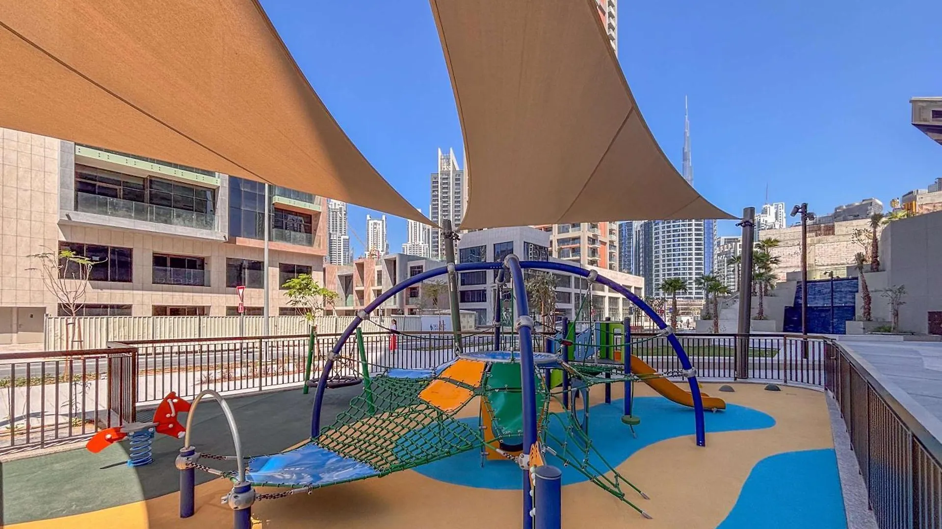 Frank Porter - Peninsula Five Dubai Apartment