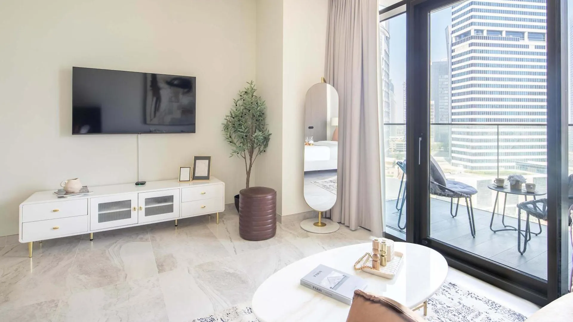 Frank Porter - Peninsula Five Dubai Apartment