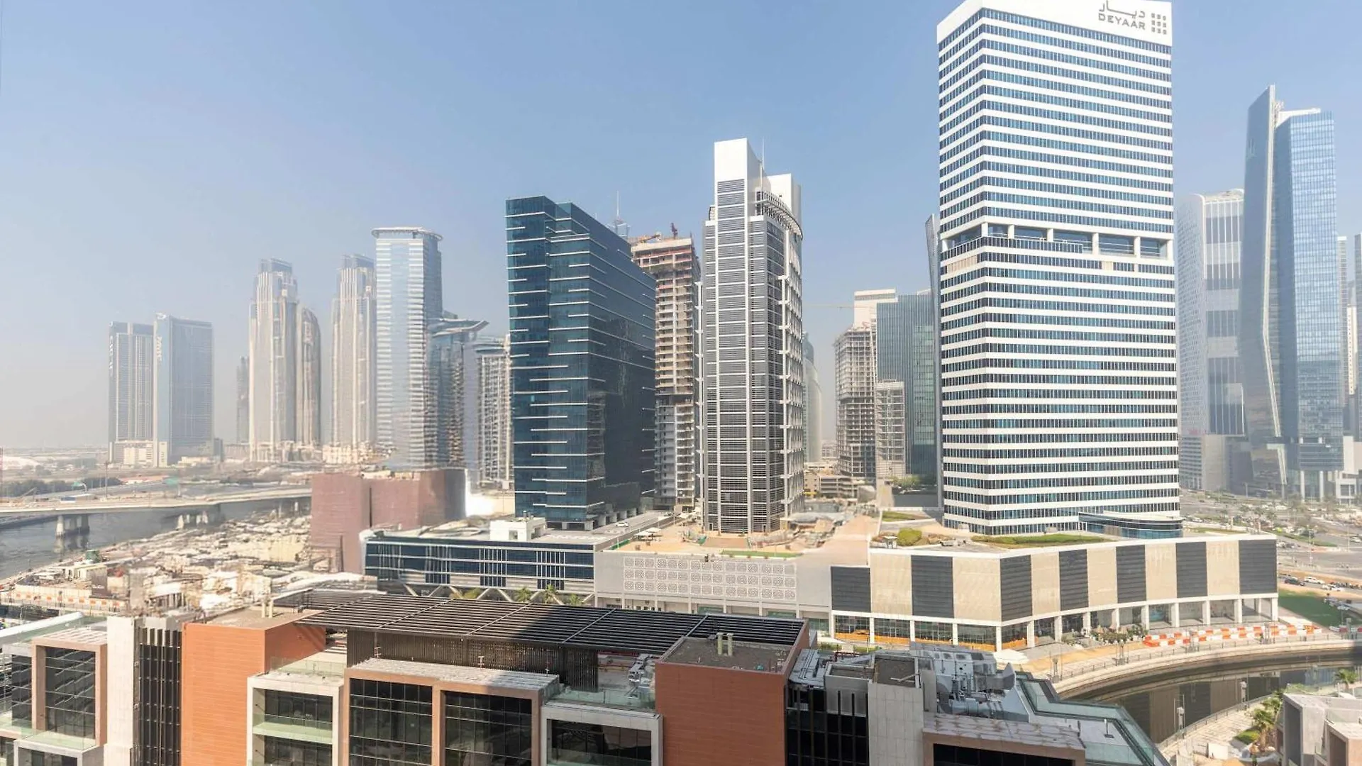 Frank Porter - Peninsula Five Dubai Apartment