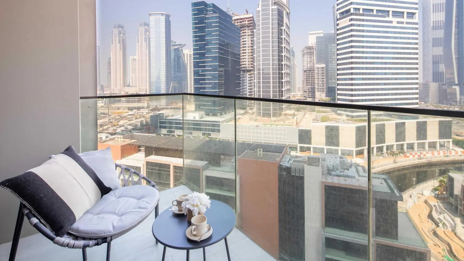 Apartment Frank Porter - Peninsula Five Dubai United Arab Emirates