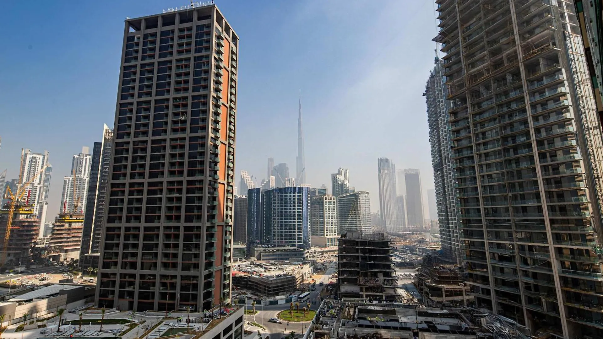 Frank Porter - Peninsula Five Dubai