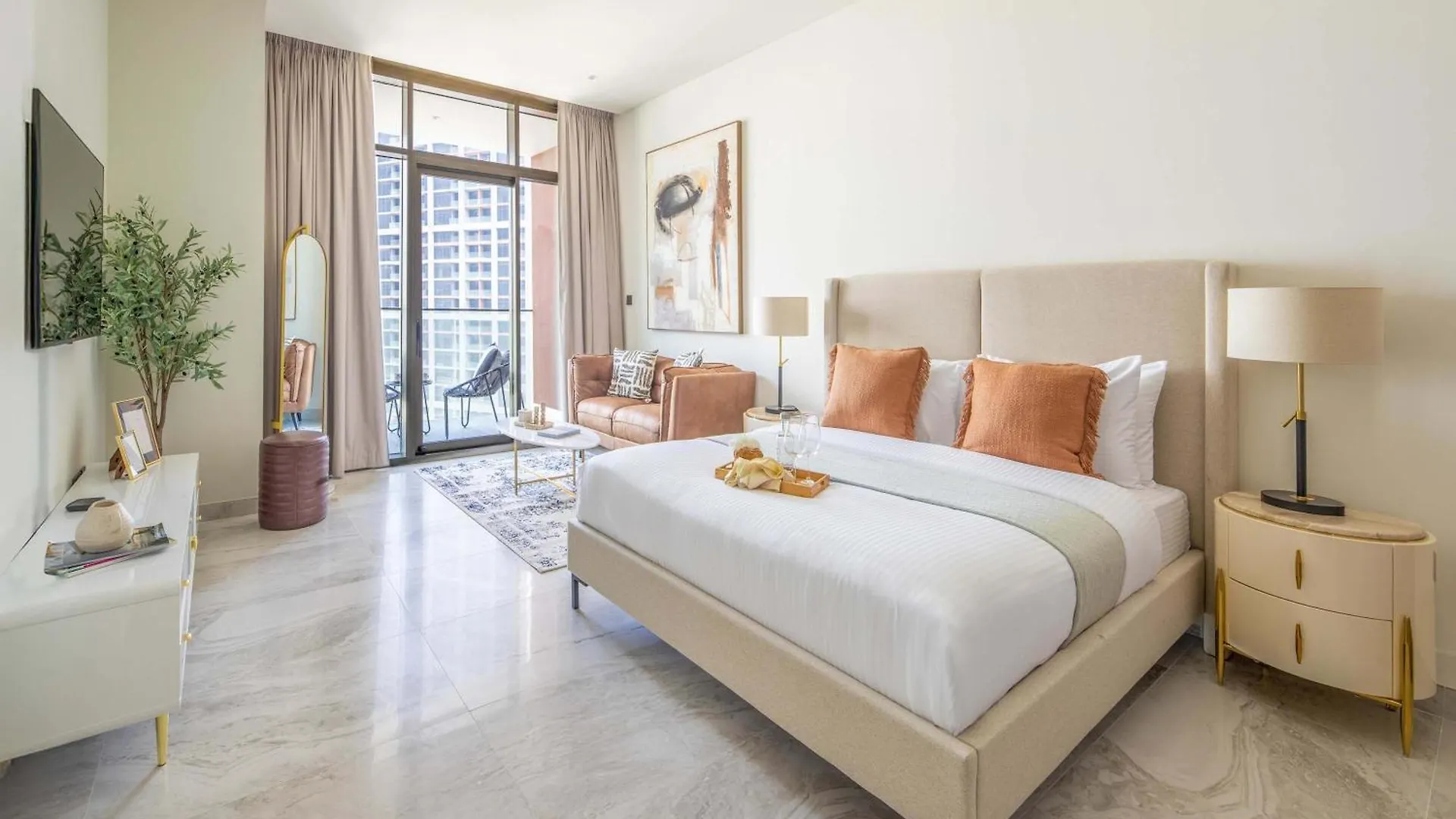Frank Porter - Peninsula Five Dubai