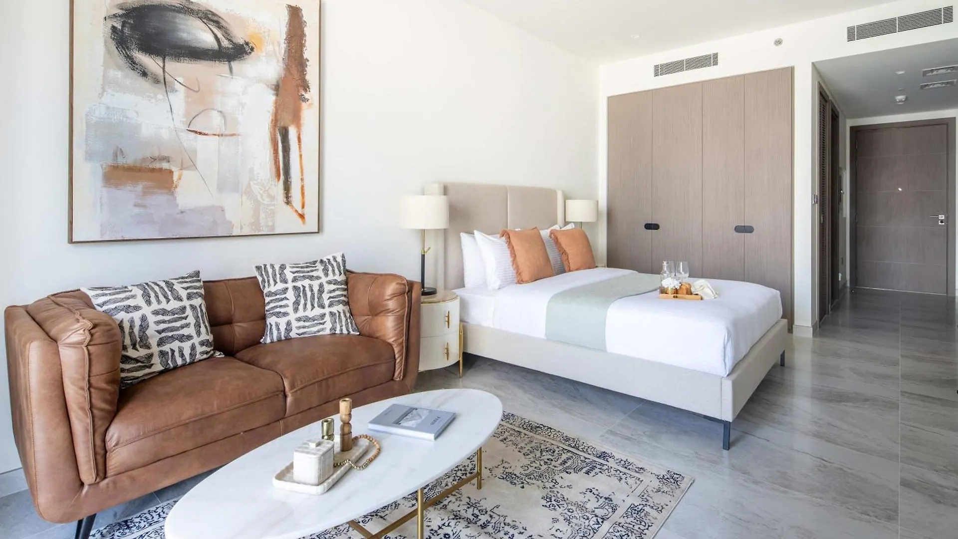 Frank Porter - Peninsula Five Dubai