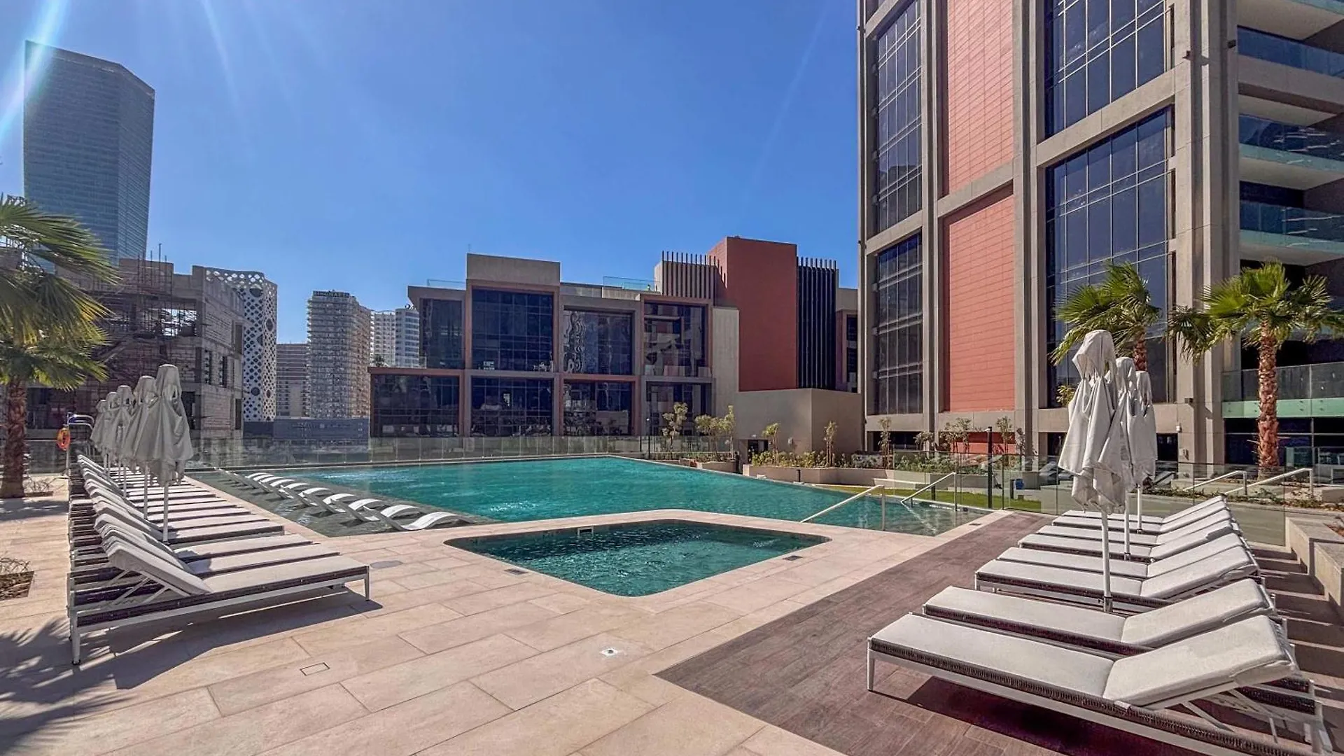 Frank Porter - Peninsula Five Dubai
