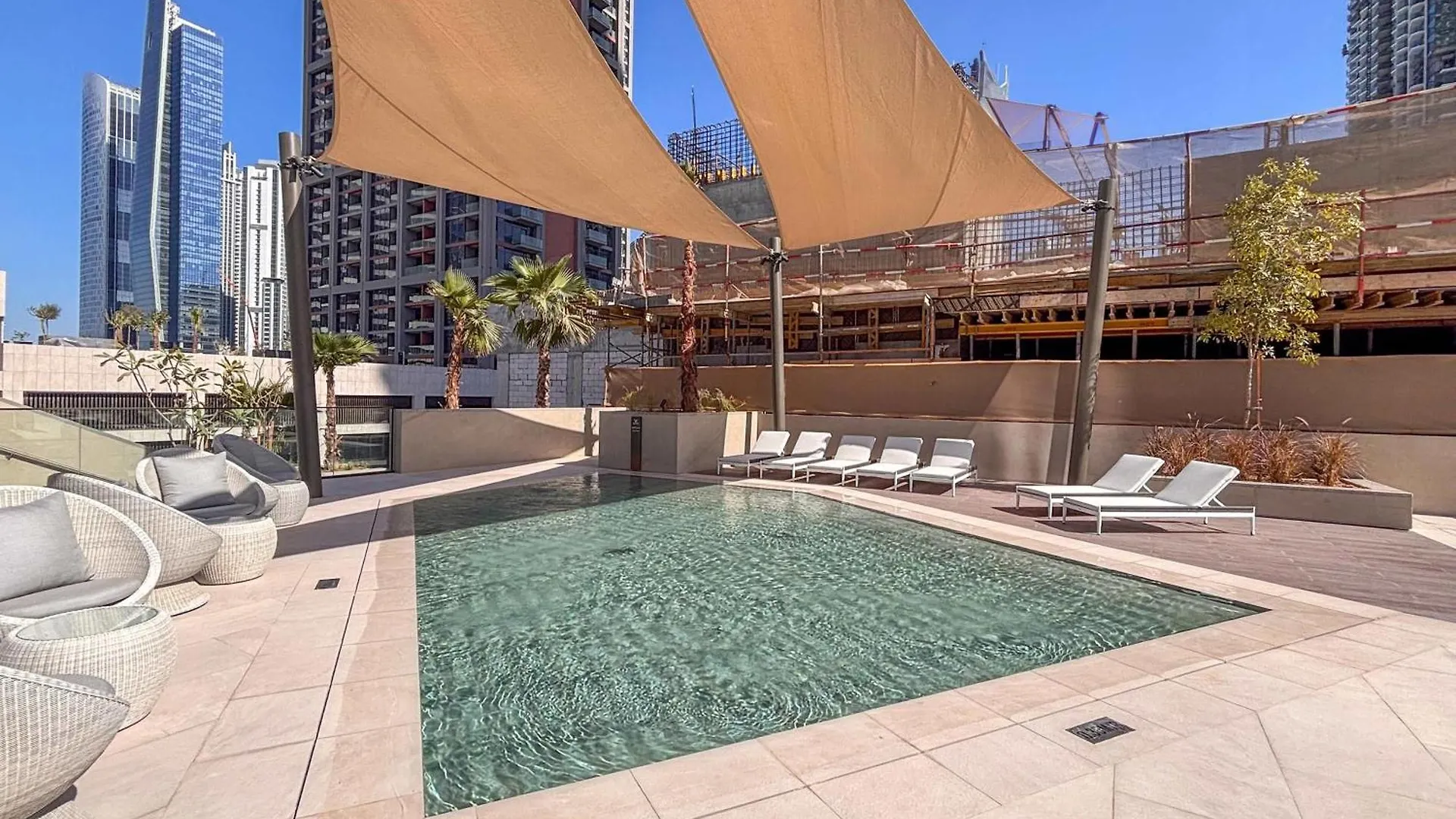 Frank Porter - Peninsula Five Dubai Apartment